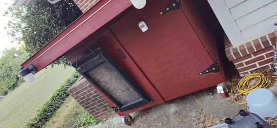 Custom Built Heated Mobile Dog House w/Motion Sensor Activated Lights.... $699obo