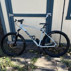 Giant Talon Mountain Bike