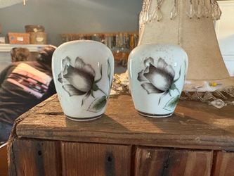 Salt and pepper shaker sets