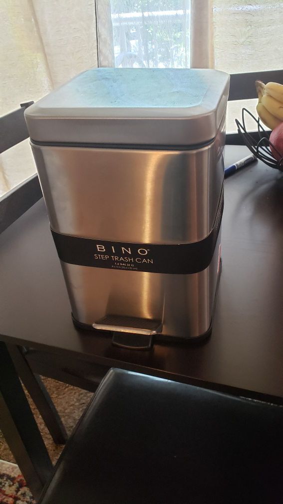 Stainless stell.trash can brand new