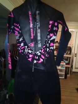 Womens Medium - NWOT- Aqua Sphere Limitless V3 Triathlon Wetsuit