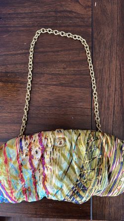Santi bag clutch with soft gold chain