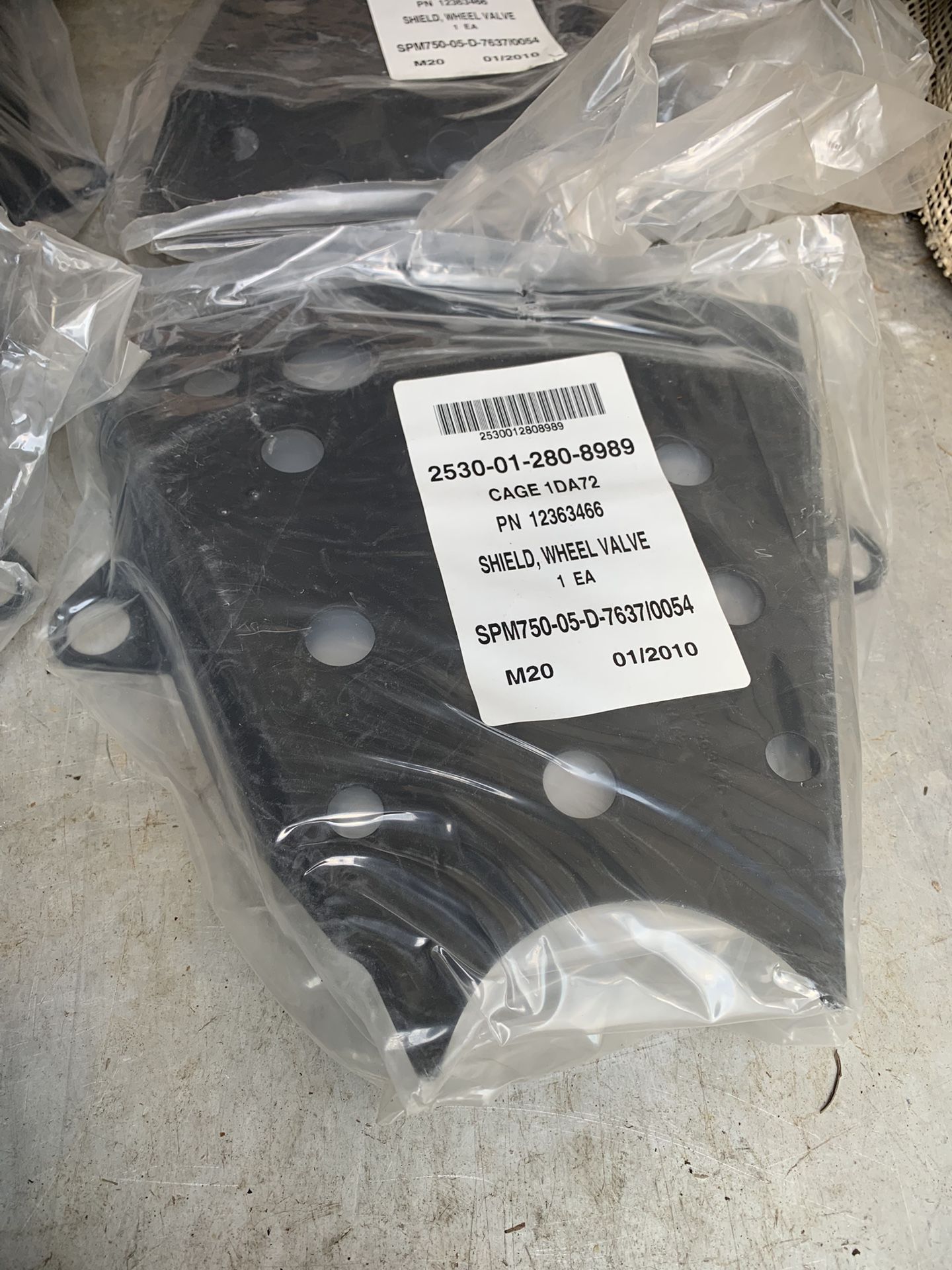 (4) Shield wheel valve M939A2/5T 2530-01-(contact info removed)
