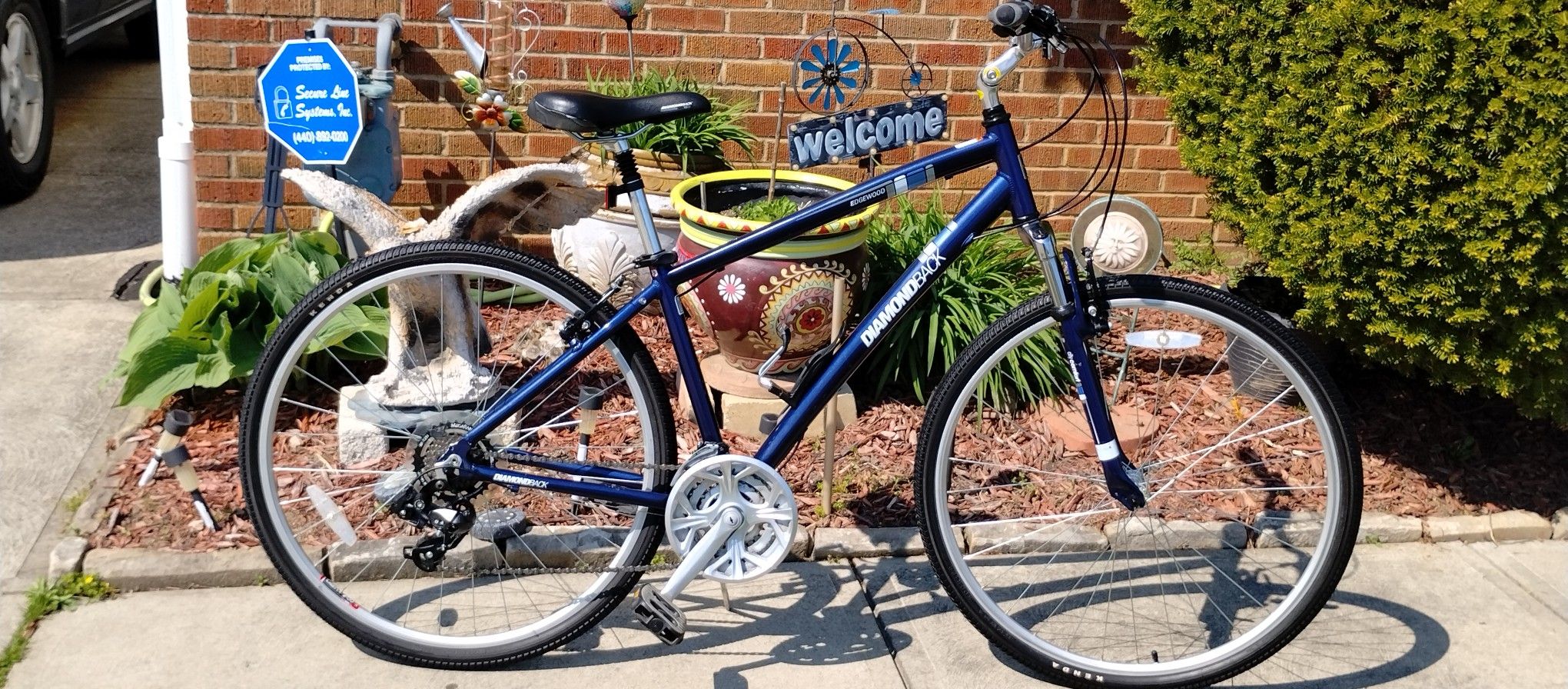Super Nice 700c Diamondback Hybrid Bike 17" Medium Size Frame Front Fork Suspension 21speed Trigger Shifter Ready To Ride