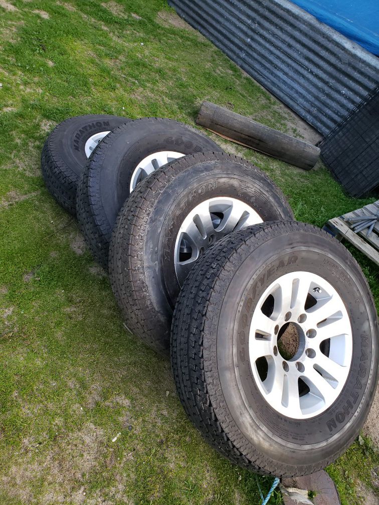 8 LUGS TRAILER RIMS WITH TIRES 16"