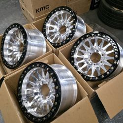 17" KMC BEADLOCKS.  $2500