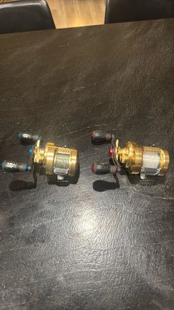 Calcutta conquest 301 and 401 both lefty fishing reels