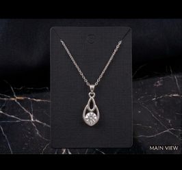 Elegant Teardrop Pendant Necklace