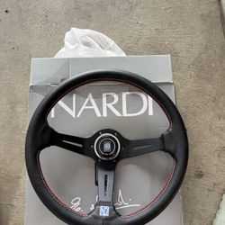 PITCH - M12 X P1.5  COLOR - CHROME  STYLE - CLOSE END  MATERIAL - A7075 T6 ( LASER MARKINGS )  SIZE OF LUG NUT: WIDTH 25mm / LENGTH 42mm / DIAMETER OF