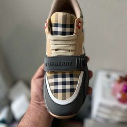Burberry Black 
