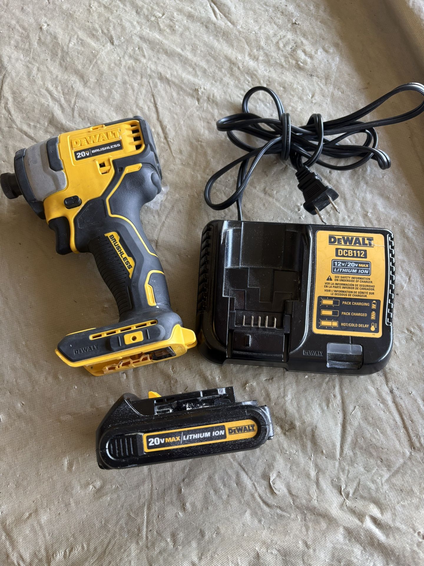 DEWALT 20V MAX Impact Driver, 1/4 Inch, Battery and Charger Included