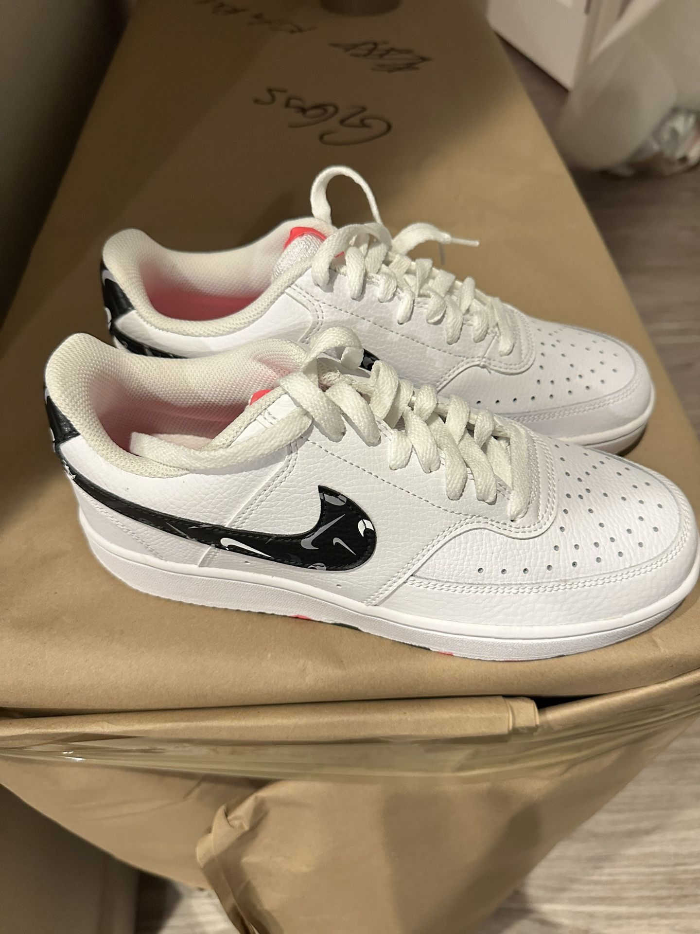 Nike White And Pink