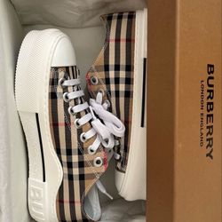 Burberry Shoes Size 10
