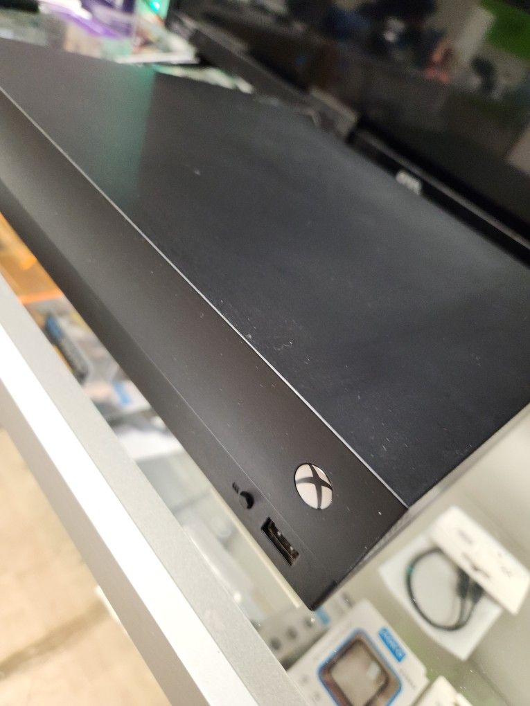Xbox One X (1TB)