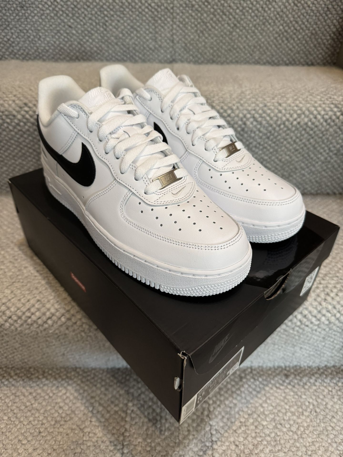 Supreme x Nike Air Force 1 Low White Black