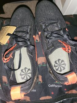 Nike Sneakers Black and Orange Low-Top