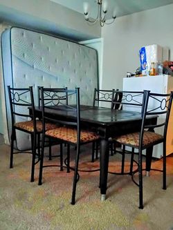 Table And Chairs Come Pickup Or We Deliver