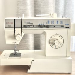 Singer Sewing Machine 