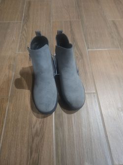 Bootie bella vita size 9w