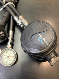 AquaLung Titan Regulator w/psi Gauge, EN250A, Lightly Used!