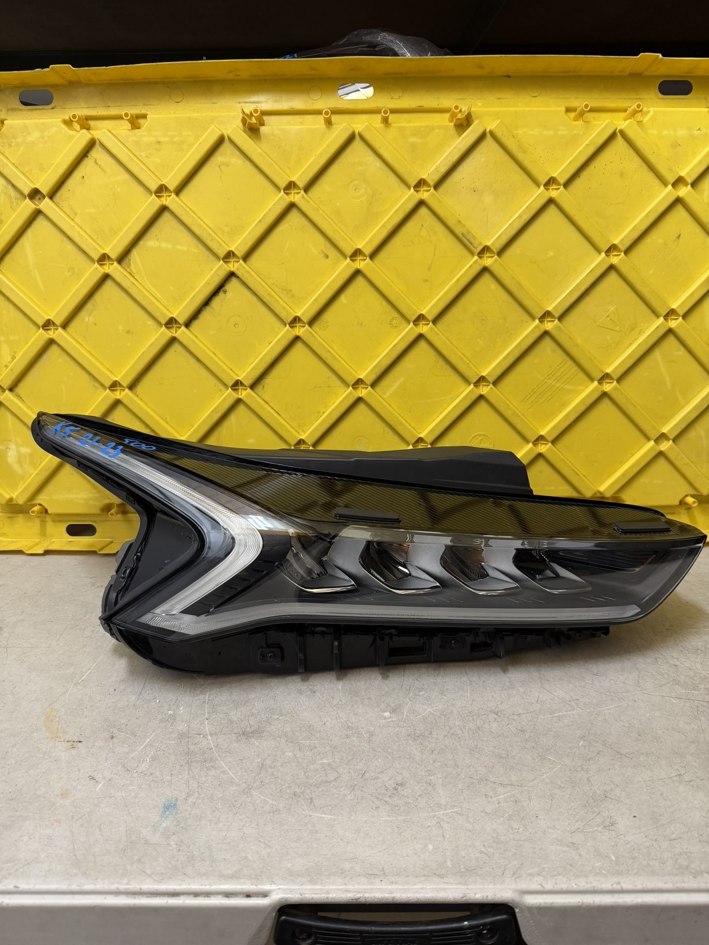 Kia K5 Right Headlight 2021 2022 2023