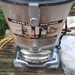 NICE SHARK NAVIGATOR VACUUM WITH EXTRA FILTERS 