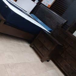 *Tax Time Furniture Event*---Peter Bold Wood Queen Bedroom Sets---Now $1199---Delivery And Financing Available👌