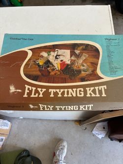 Fly tying kit (flyfishing)