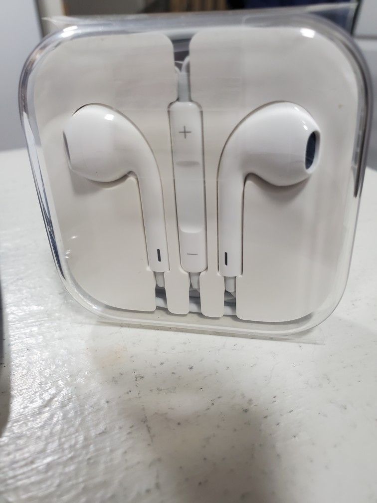 Apple Earpods/ Buds With Remote