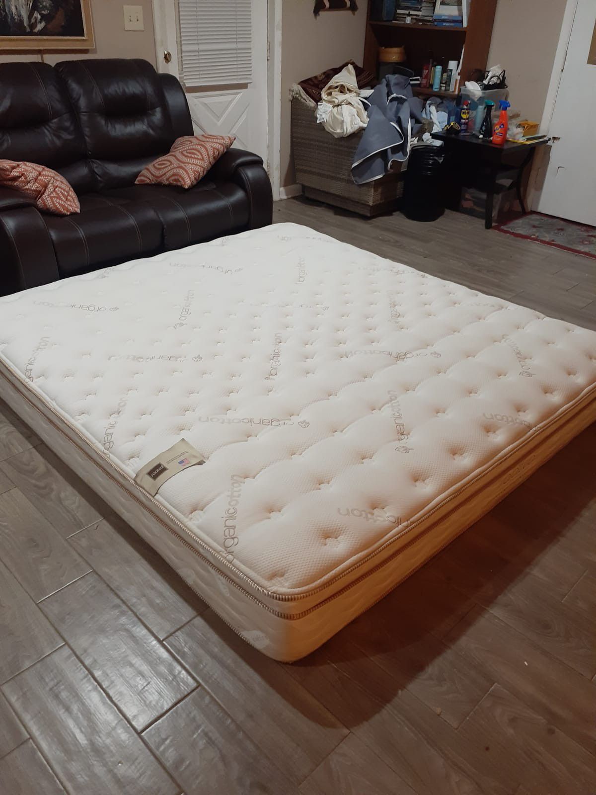 Super nice and clean king mattress only SAATVA less than 6 months old