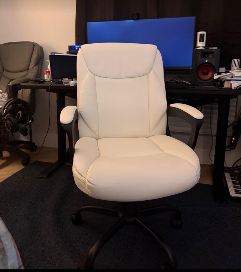 Desk Chair - Amazon Basics - New In Box