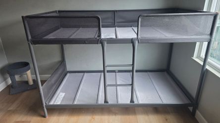 Twin bunk bed. Tuffing IKEA Bunkbed, cama litera