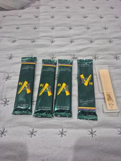 Saxophone reeds