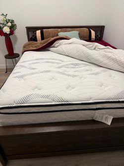 Bed ,size queen