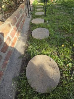 STEPPING PAVERS 