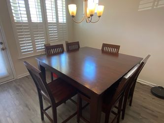 Havertys Expandable Dining Room Table and Chairs