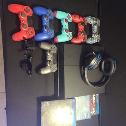 Ps4  With A Lot Of Controllers And Turtle Beach 700 Headset