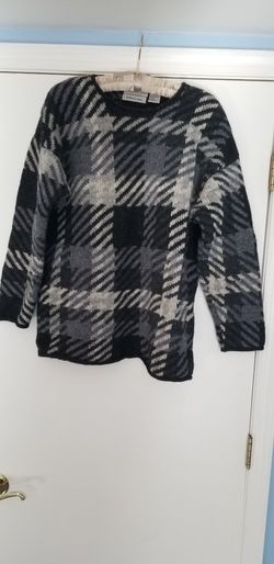 Like NEW! Northern Isles Hand Knitted 100% Wool Sweater