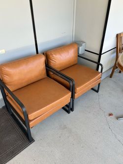 Set of 2 faux leather modern accent chairs