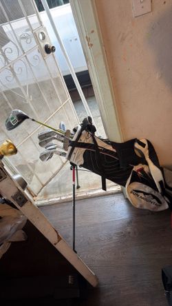 Golf clubs. (right handed)