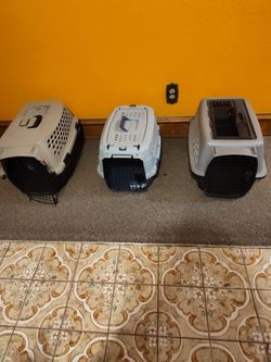 1 pet carrier available excellent condition $20