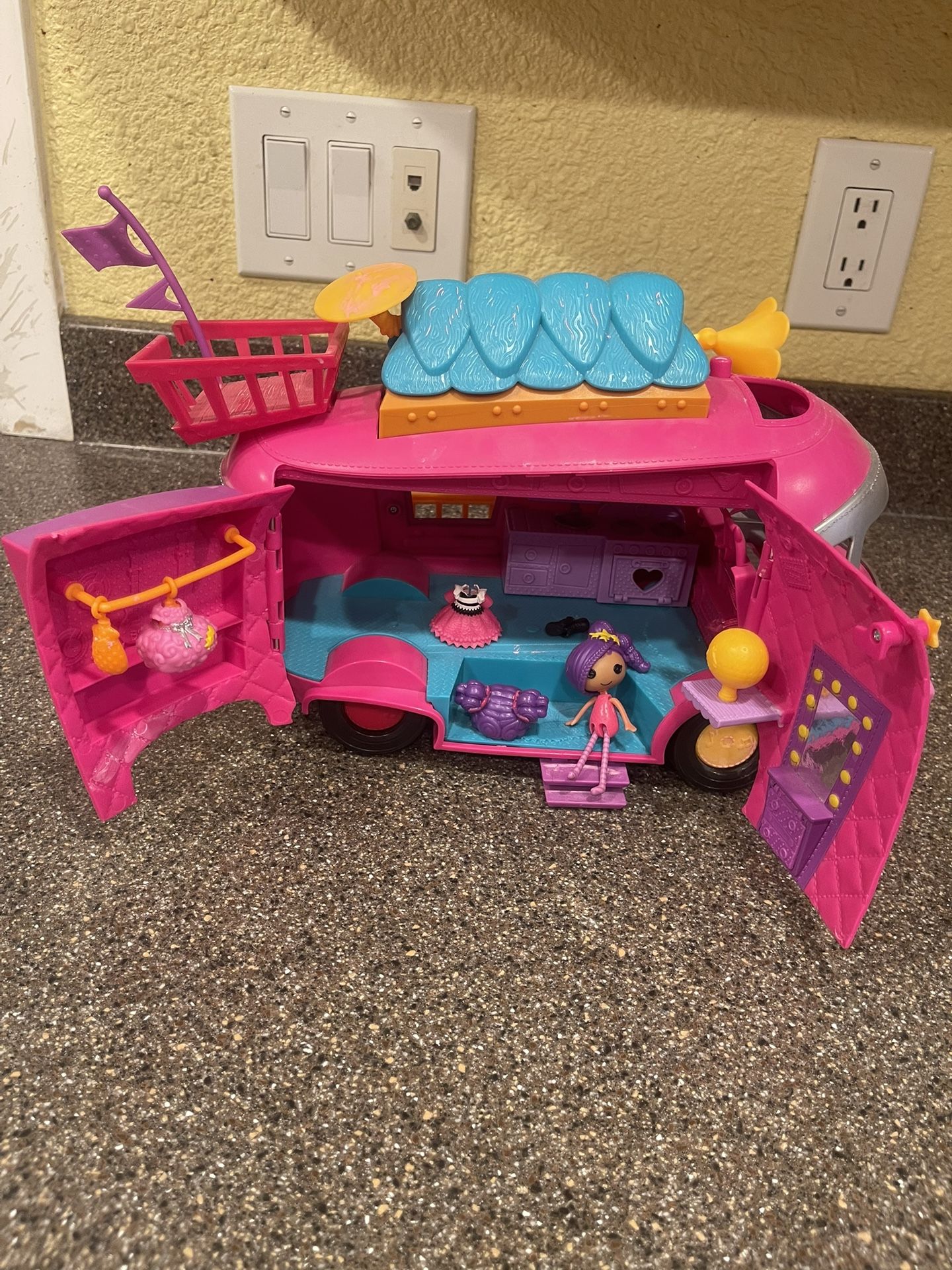 Lalaloopsy Rockstar Van And Doll With Accessories