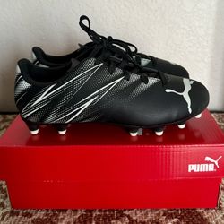 Puma Kid’s Soccer Shoes Size 2Y