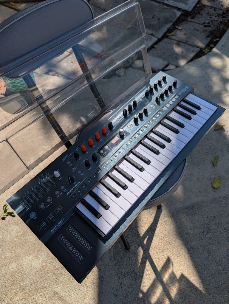 Arturia MiniFreak 37-key Hybrid Synthesizer Keyboard & Decksaver Cover