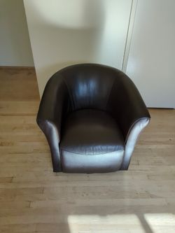 Spinning Leather Couch 
