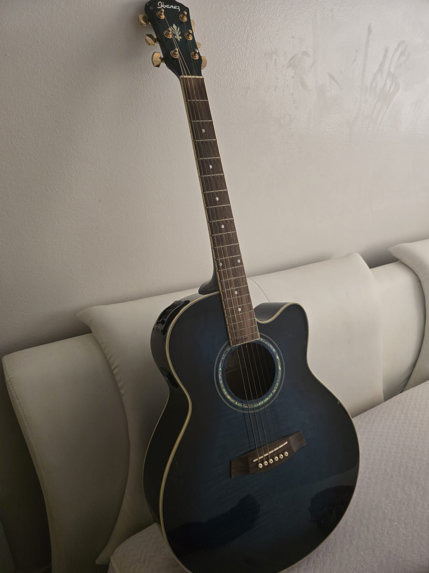 Electric guitar