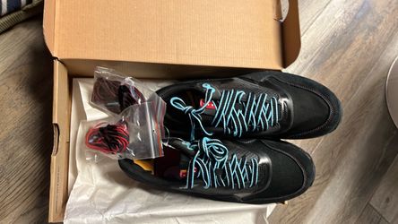 Nike Sneakers Air Maxim 1+ Black with Blue Laces