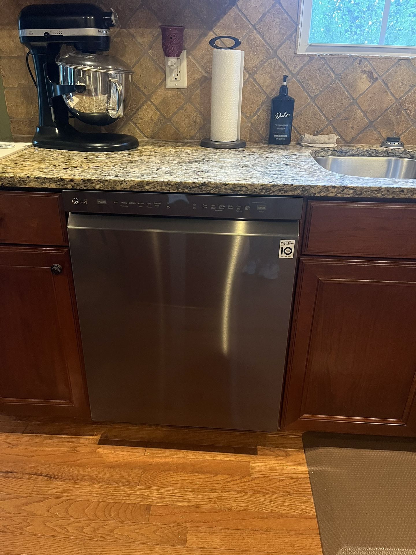 LG BLACK STAINLESS STEEL DISHWASHER ( needs a new motor)