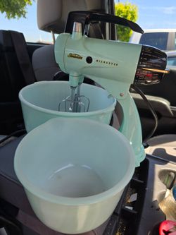Vintage Sunbeam Mixmaster with Original Bowls and Beaters