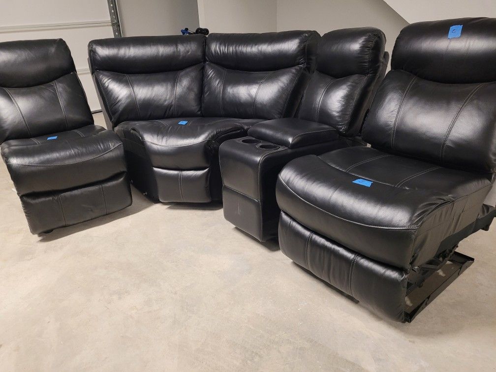 Havertys Wrangler Sofa: Luxurious 4-Piece Sectional with Top-Grain Leather, Power Recliner, and USB Ports at an Unbeatable Deal!
